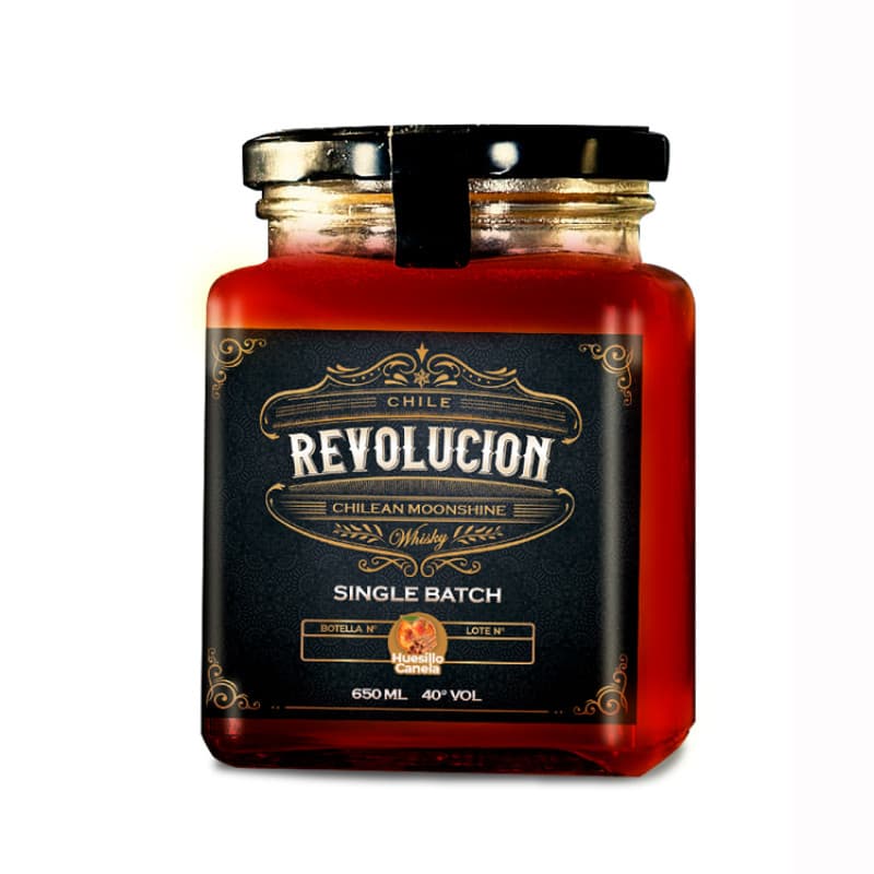 Imagen de WHISKY REVOLUCION CHILEAN MOONSHINE SINGLE BATCH 650CC 40° HUESILLO CANELA